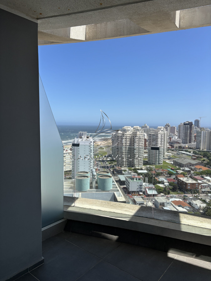 En alquiler departamento de 3 suite con vista al mar · Foto 3