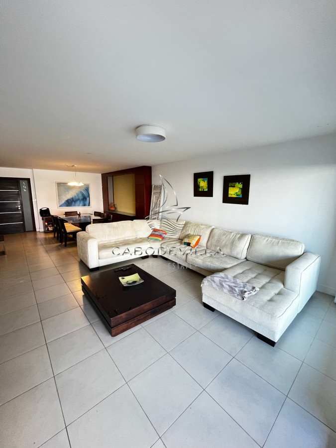 En alquiler anual   apartamento de 3 dormitorios, playa brava