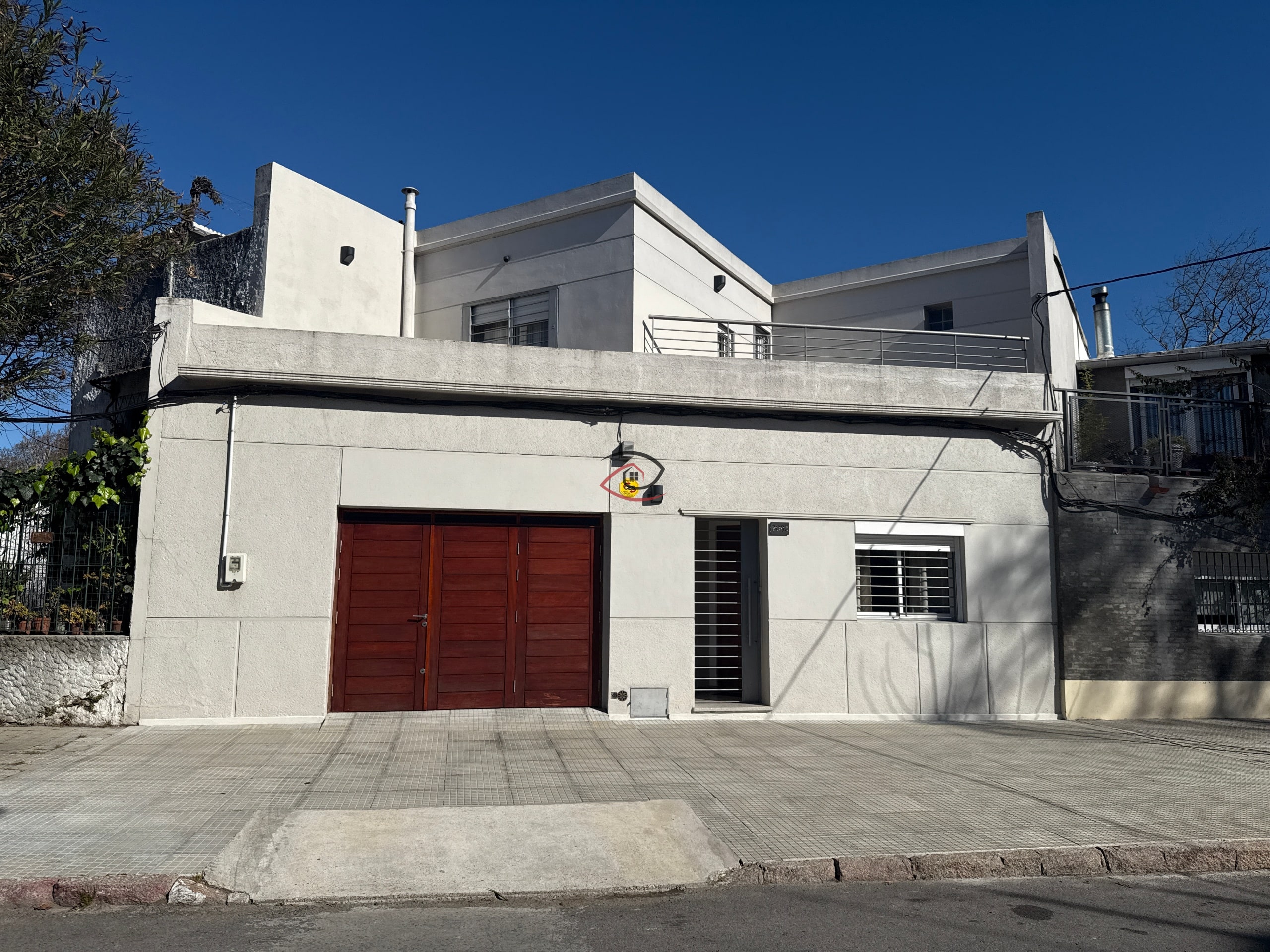 Casa en venta c/ cochera en Jacinto Vera