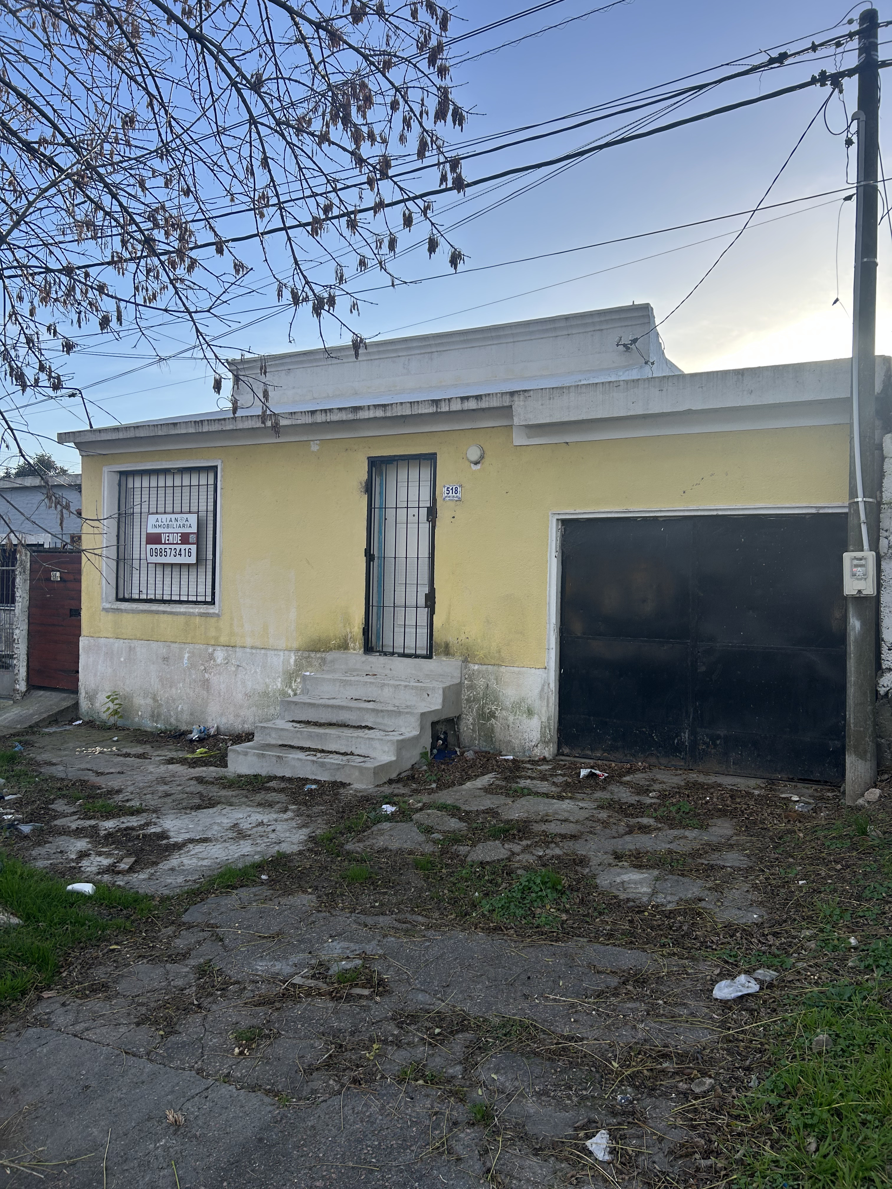 Casa en venta c/ cochera en La Teja