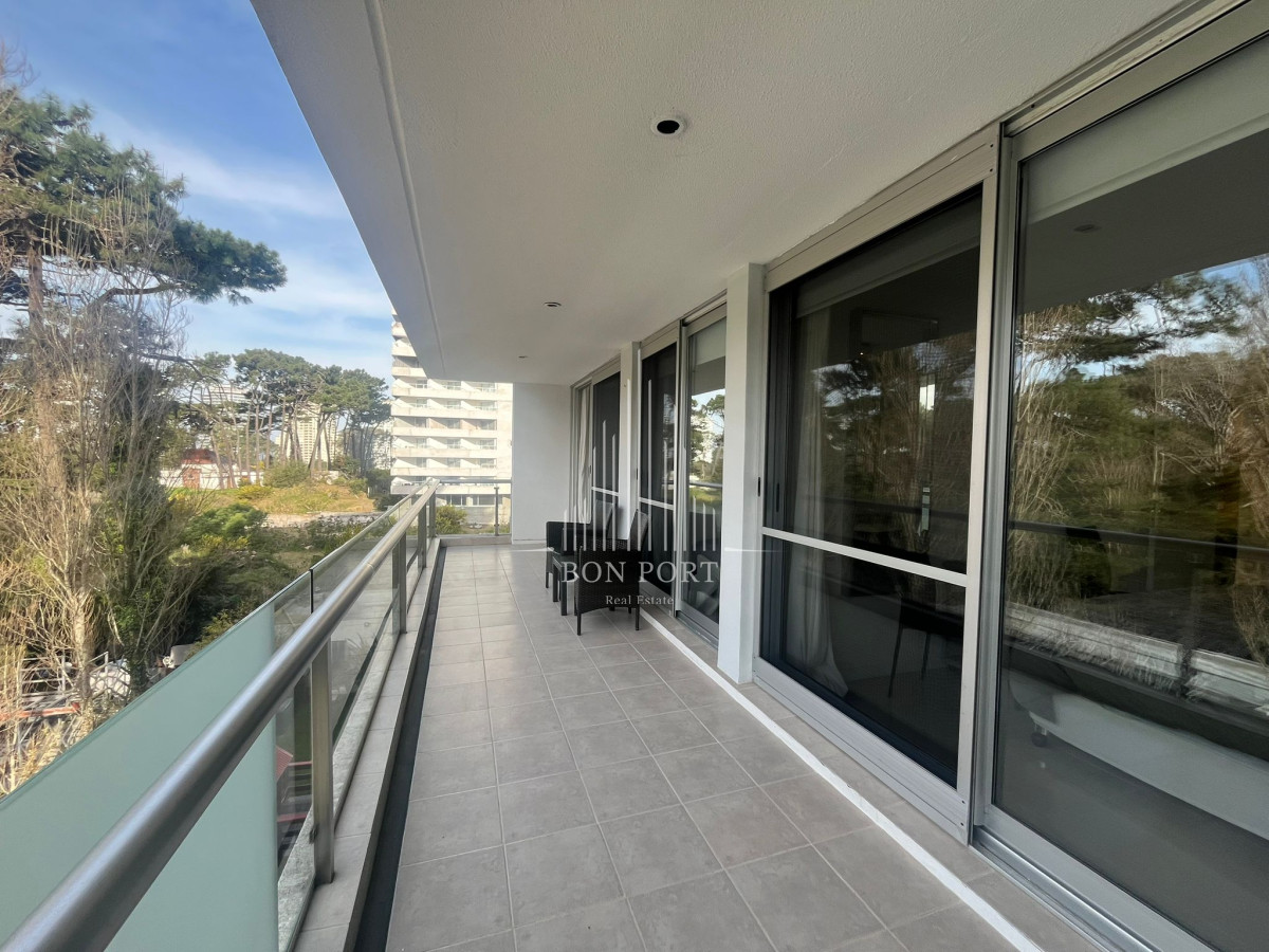 Apartamento en Alquiler de 2 dormitorios en Edificio Be Punta , Punta del este , Playa Brava