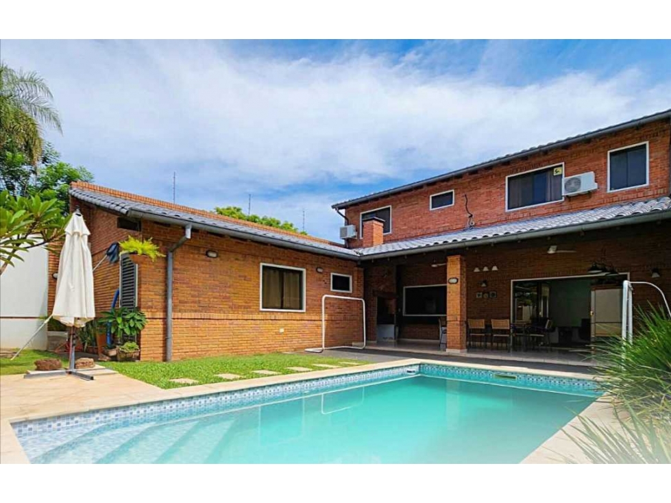 OPORTUNIDAD, VENDO HERMOSA CASA C/ 5 DORMITORIOS Y PISCINA EN LAMBARE — foto 3
