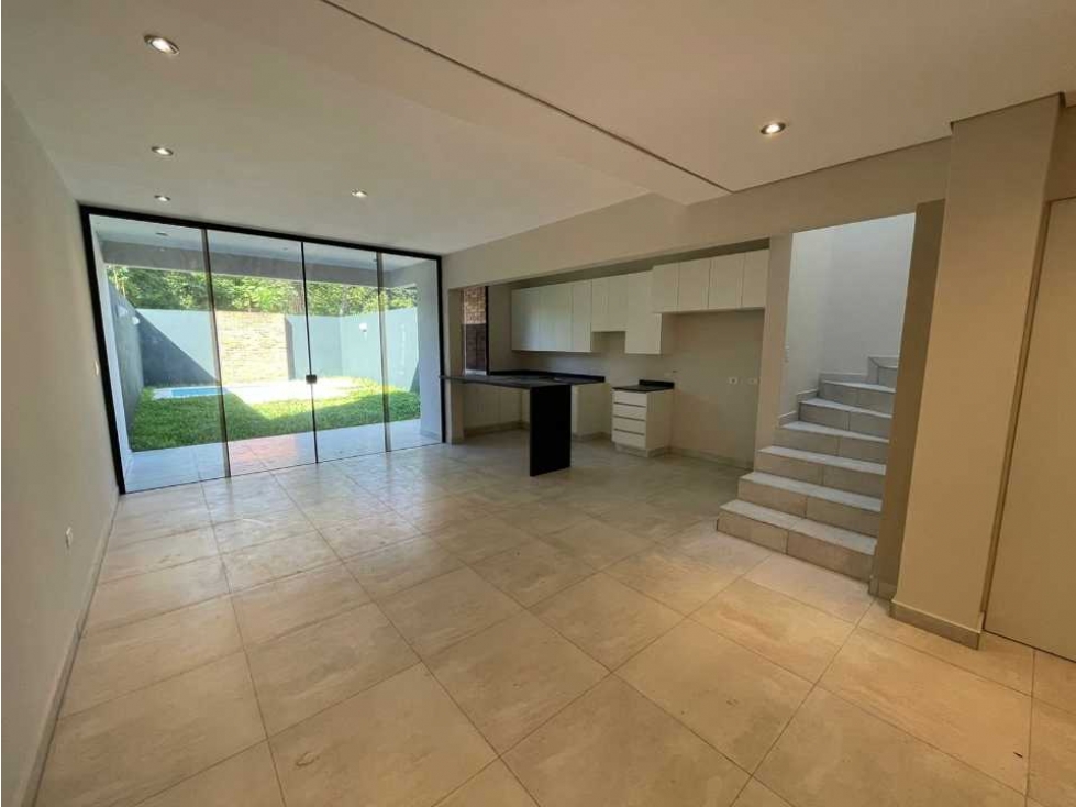 VENDO/ALQUILO HERMOSO DUPLEX A ESTRENAR EN LUQUE — foto 3