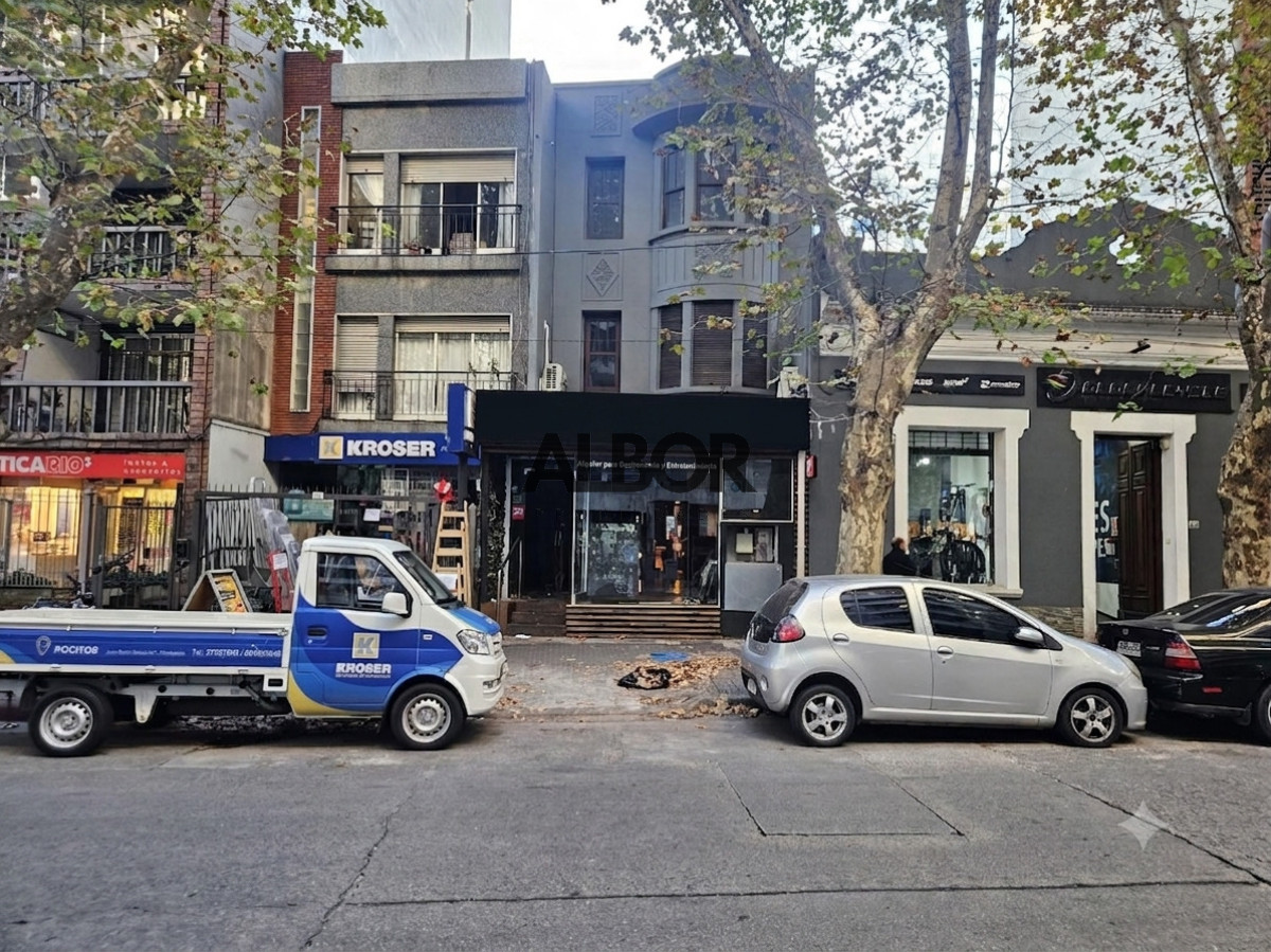 Alquiler local comercial al frente 319 m² - Pocitos