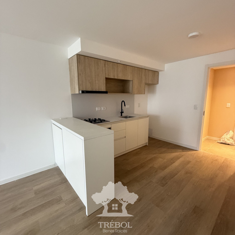 Alquiler apartamento 1 dormitorio a estrenar con amplio patio y cochera B · Foto 4