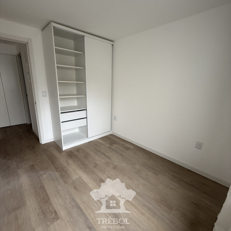 Alquiler apartamento 1 dormitorio a estrenar con amplio patio y cochera B · Foto 9