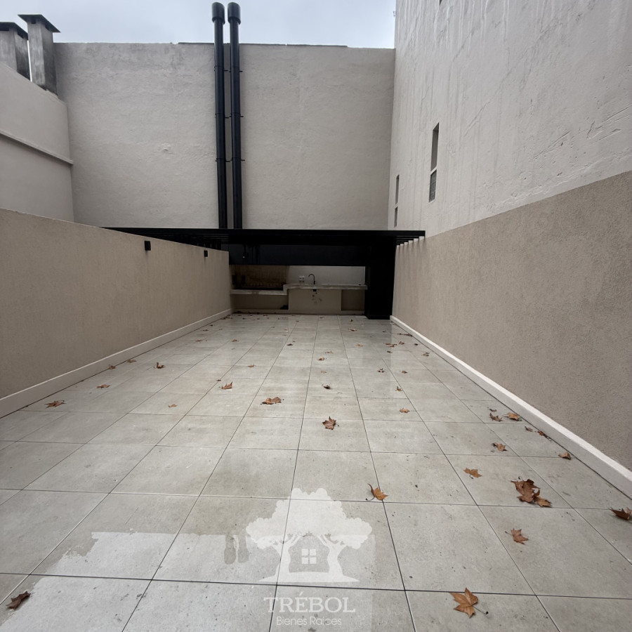 Alquiler apartamento 1 dormitorio a estrenar con amplio patio y cochera B · Foto 1