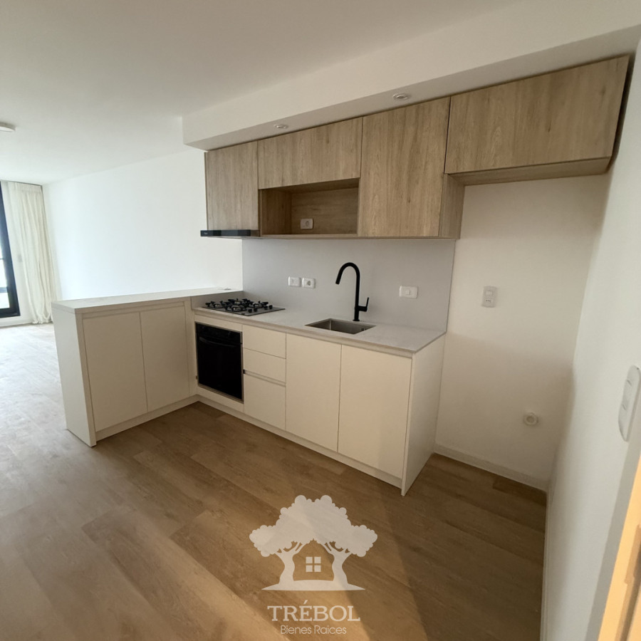 Alquiler apartamento 1 dormitorio a estrenar con amplio patio y cochera B · Foto 2