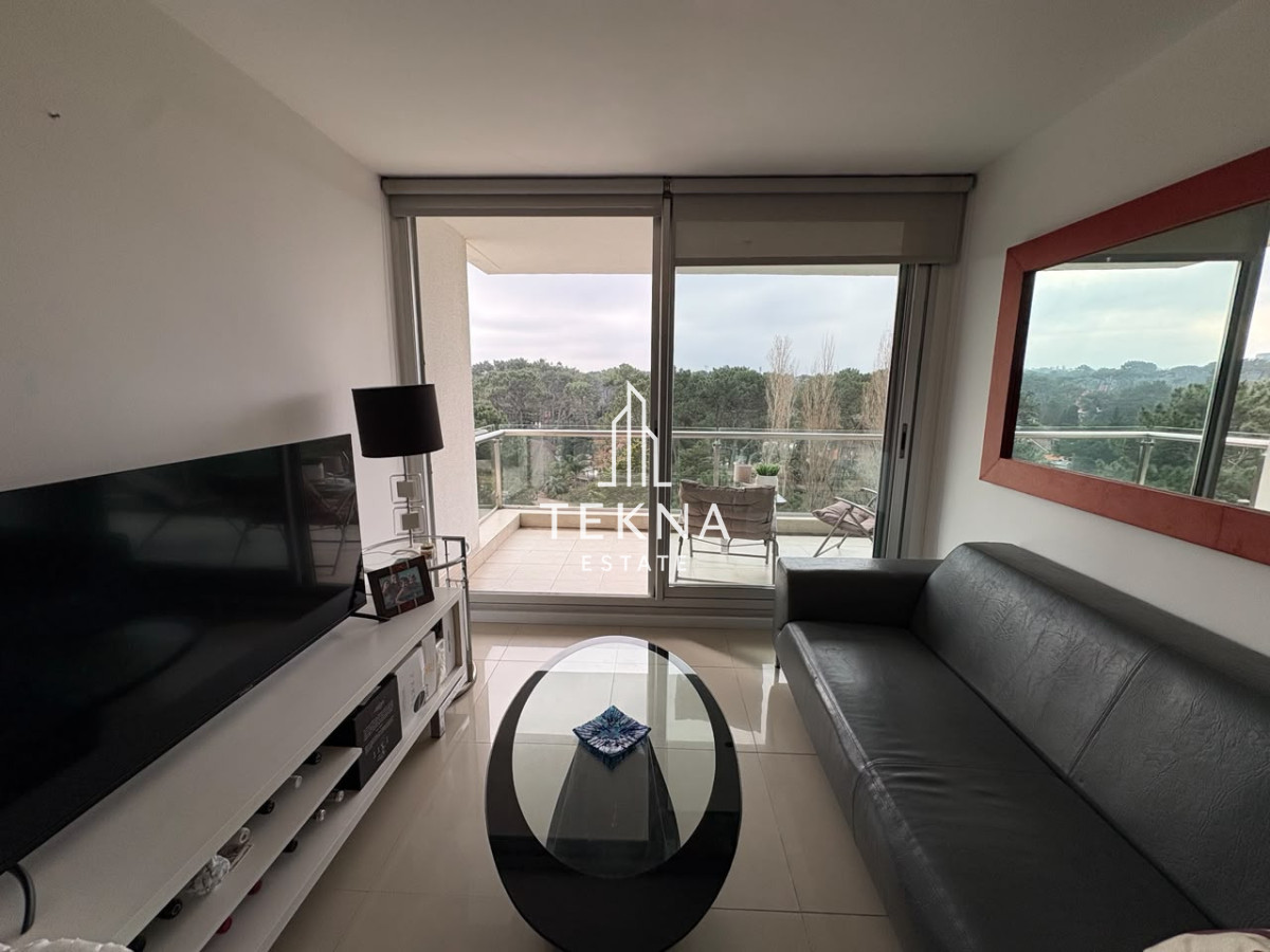 Alquiler anual de hermoso apartamento 2 dormitorios en una de las mejores zonas de Punta del Este