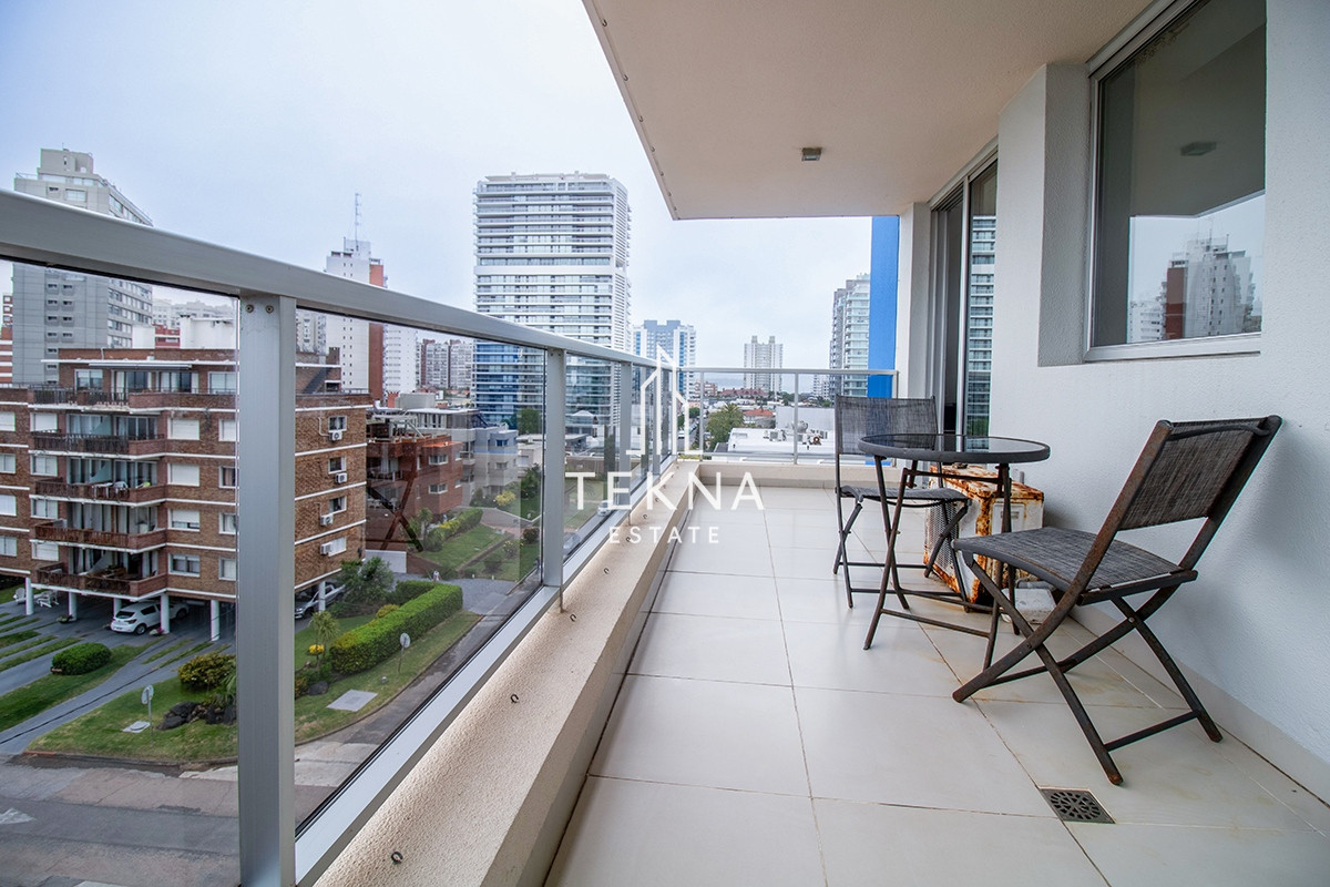 Apartamento 2 dormitorios frente al Mar, parada 2 de la Brava Punta del Este, Uruguay.