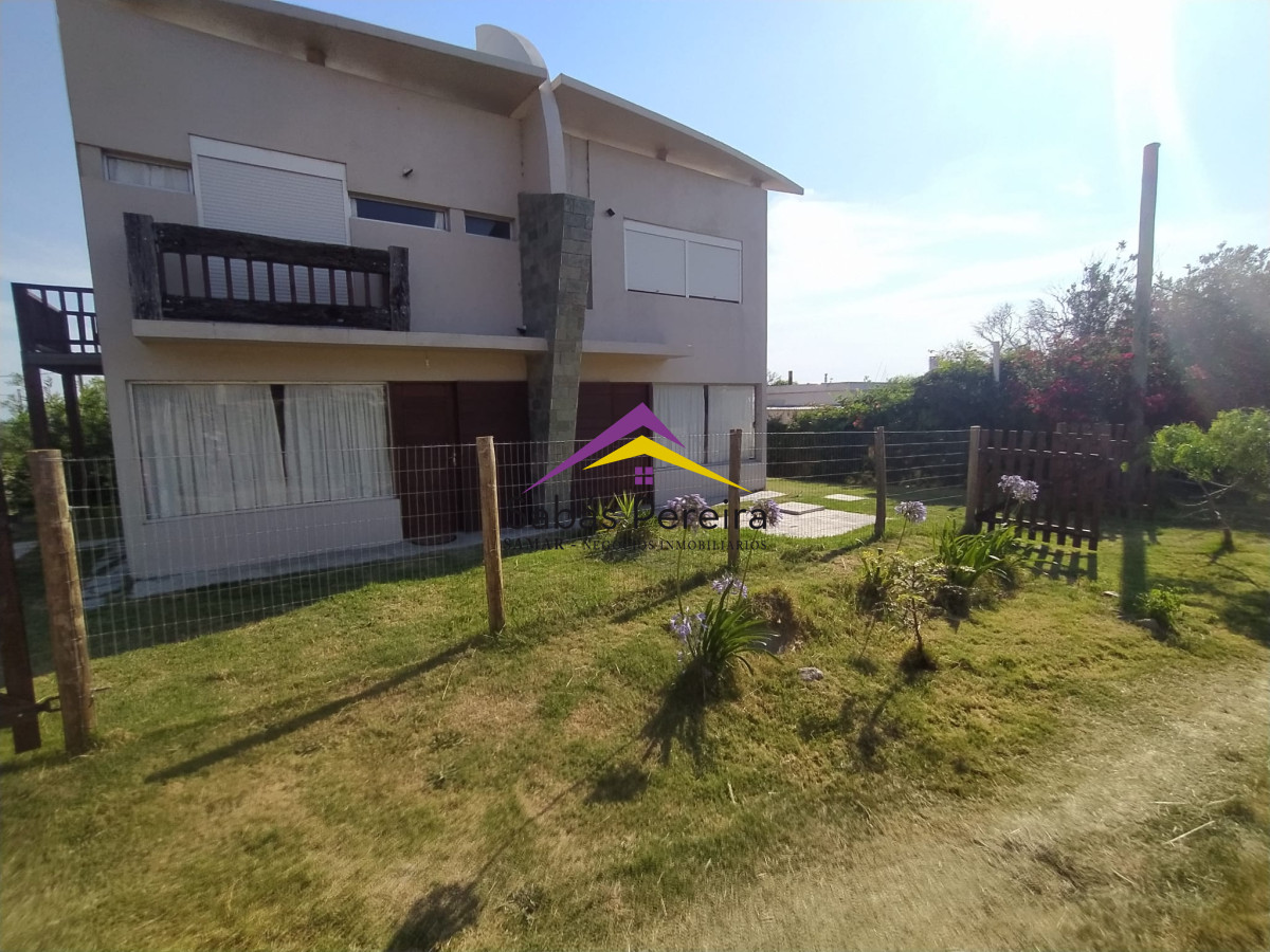 Venta casa 2 dormitorios,1 baños. Playa Las Flores, Piriápolis.
