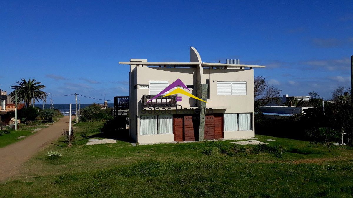 Venta casa 2 Dormitorio 1baño Playa Las Flores, Piriapolis, Maldonado