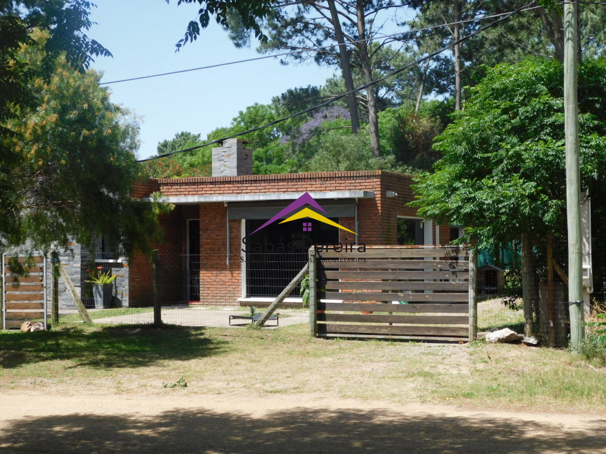 Venta casa de 2 dormitorios 1 baño, Country, Piriapolis, Maldonado