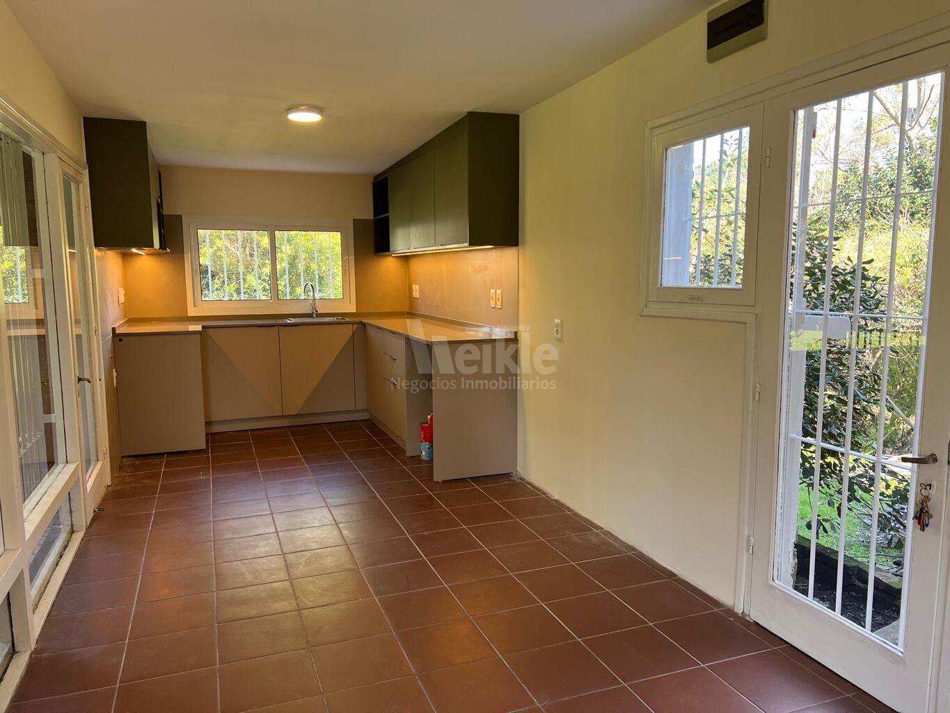 Casa en alquiler a pasos de la playa El Pinar · Foto 6