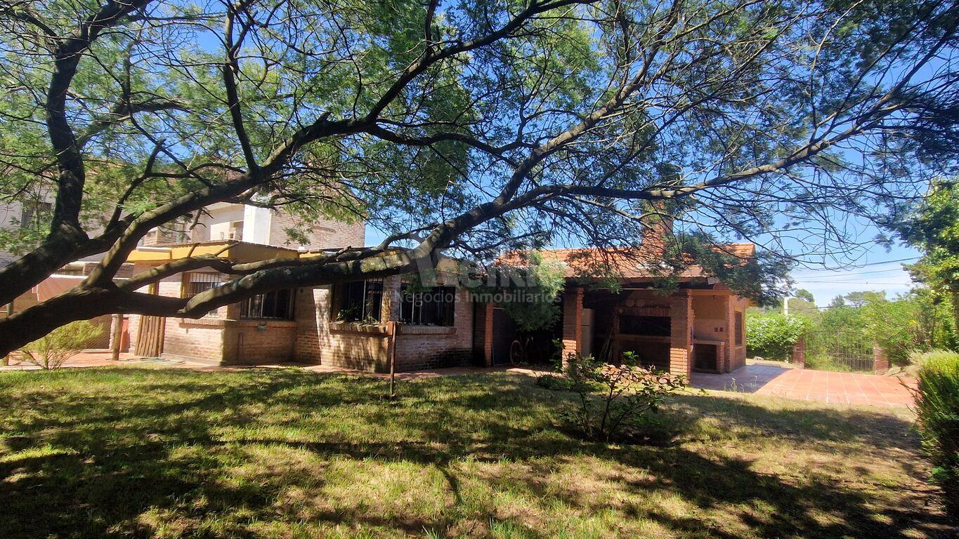 Casa en venta en El Pinar, excelente construcción y a pasos de la playa