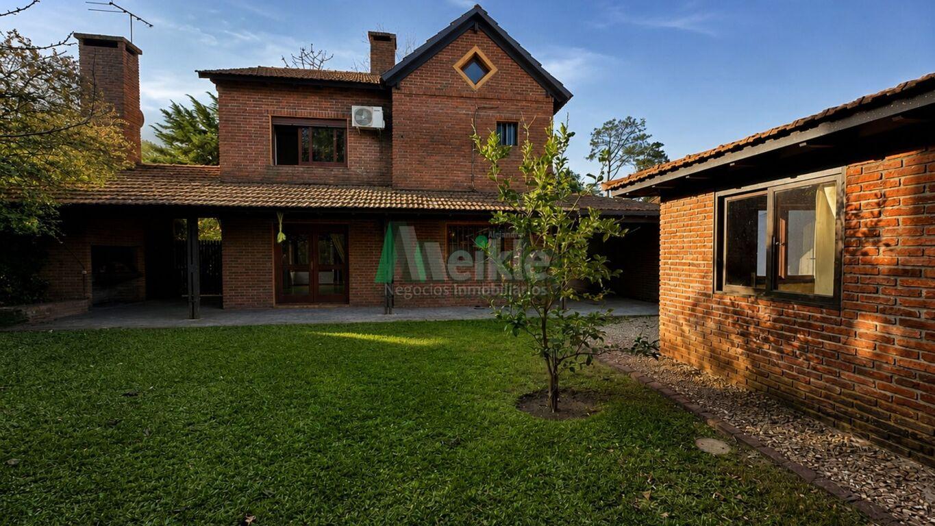 Divina casa en venta sobre calle tranquila El Pinar