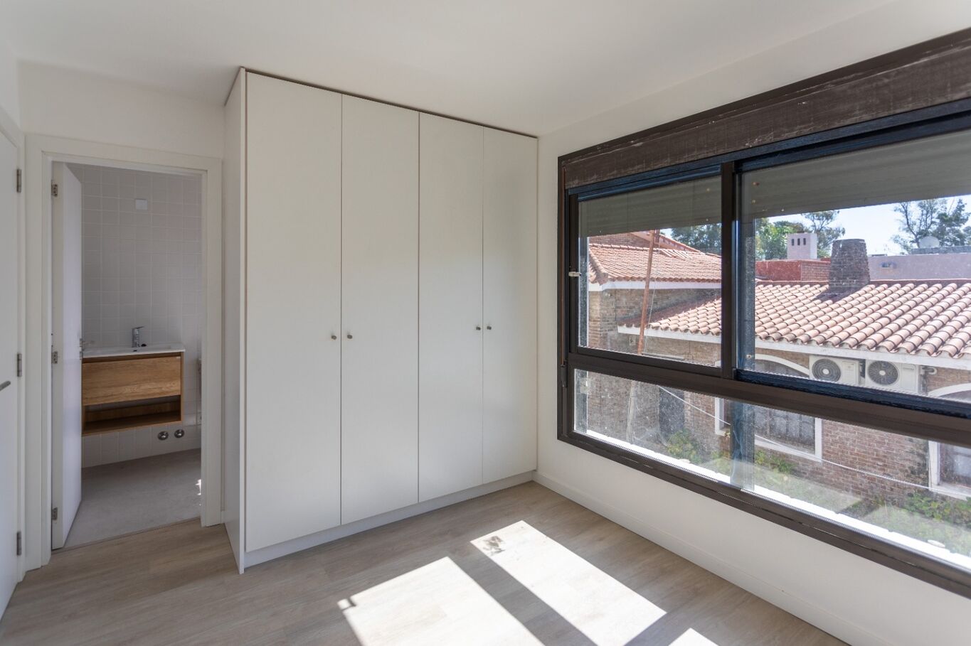 Alquiler de casa en Barra de Carrasco - 3 dormitorios + gran jardín en Housing moderno · Foto 11