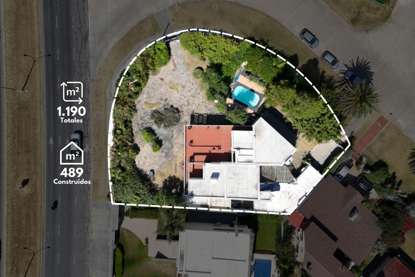 Venta de padrón excepcional en esquina sobre la Rambla de Carrasco - 1.190 m²