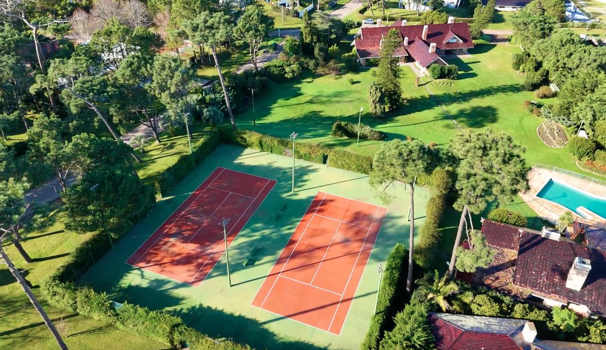 Casa en Venta Playa Mansa - canchas de tennis impresionante