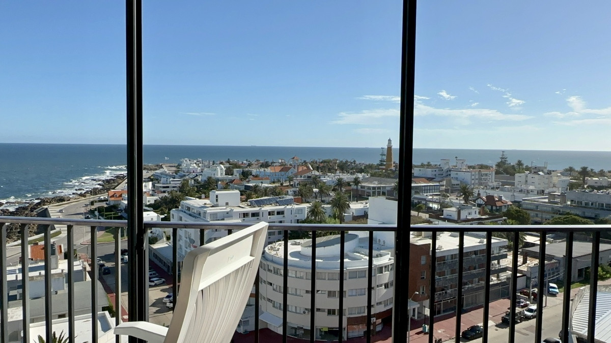 Piso alto en venta, con inmejorable vistas al mar y puerto de Punta del Este