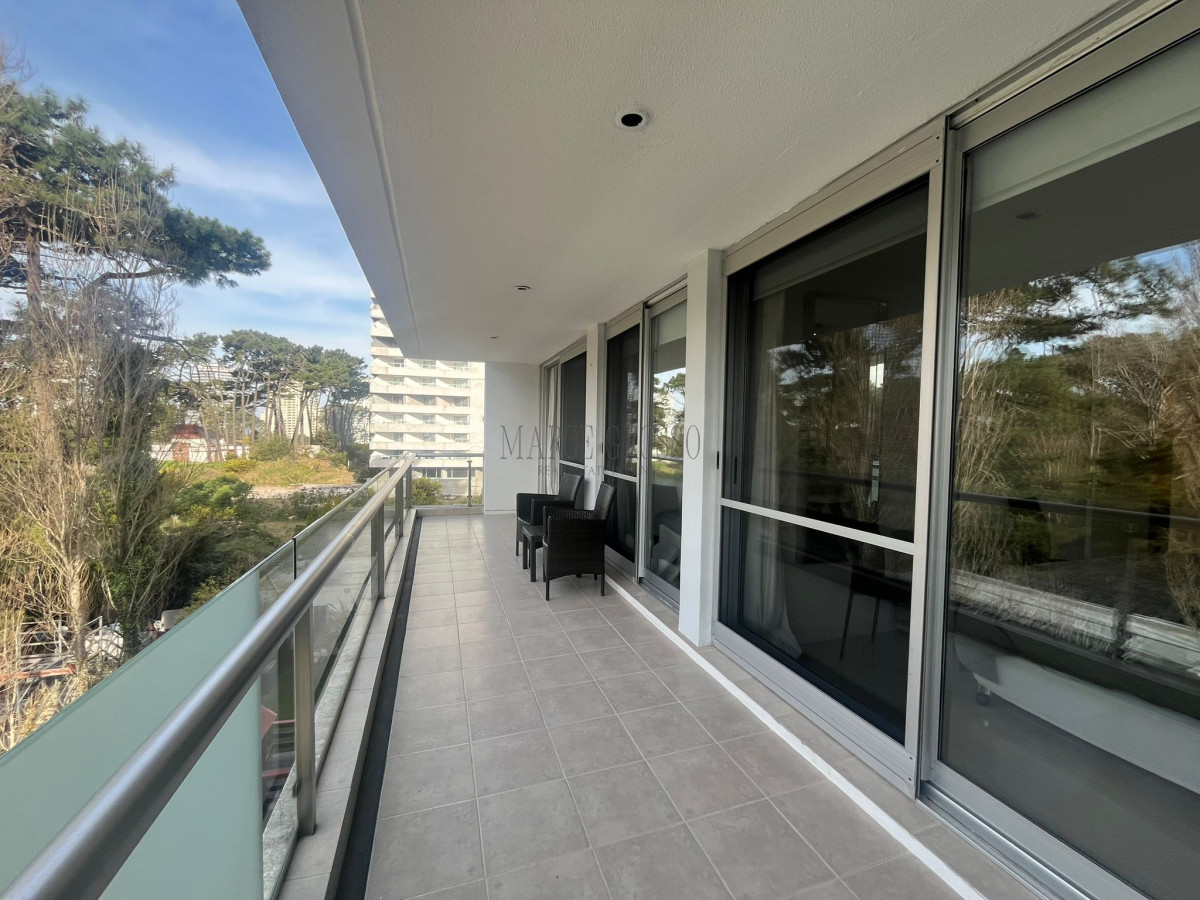 Apartamento en Alquiler de 2 dormitorios en Edificio Be Punta , Punta del este , Playa Brava