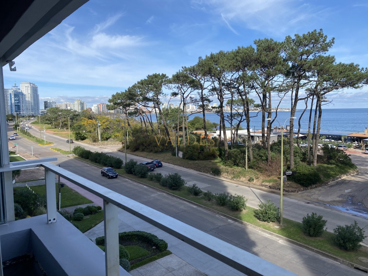 Apartamento primera línea playa mansa · Foto 2
