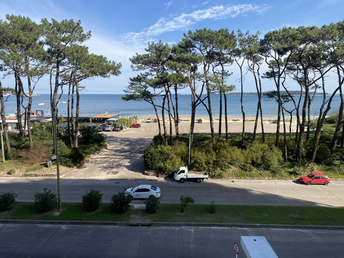 Apartamento primera línea playa mansa · Foto 3