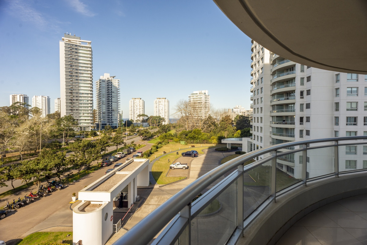 Venta Apartamento 3 dormitorios y dependencia en Ocean Drive Punta del Este