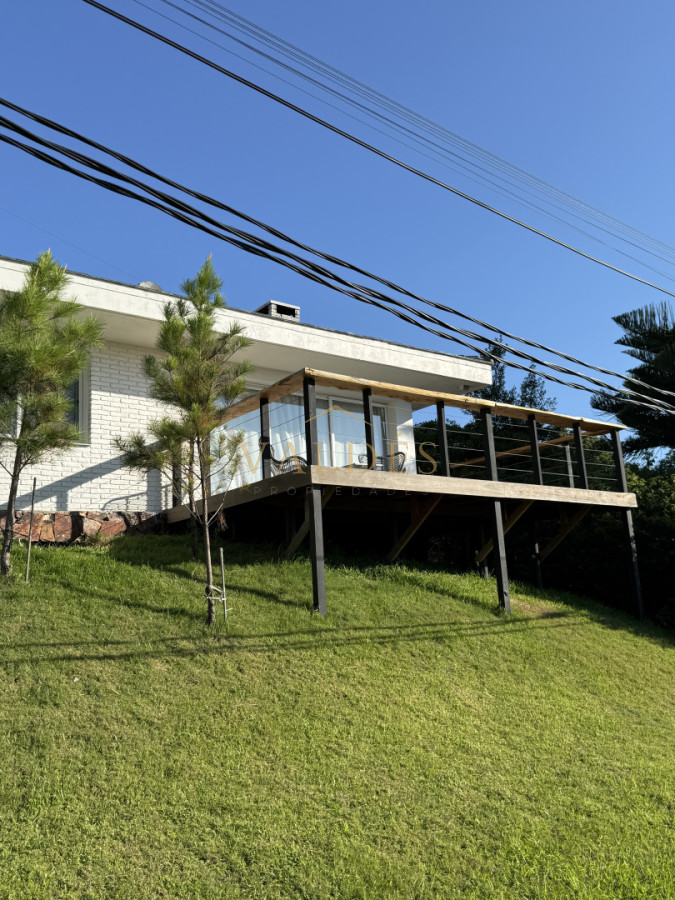 Venta y alquiler anual casa de 5 dormitorios Solanas