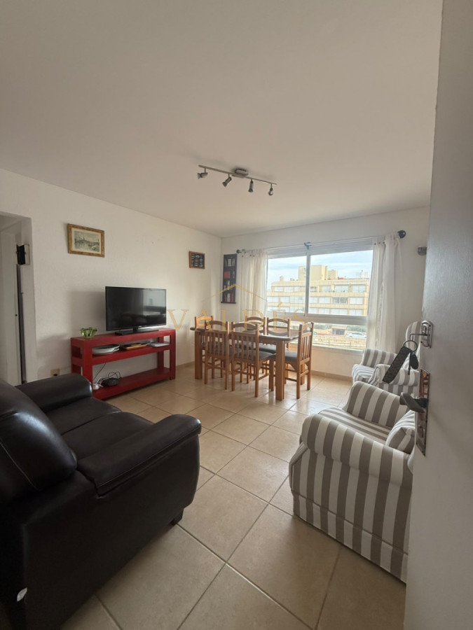 Apartamento 2 dormitorios 2 baños frente a El Emir en ALQUILER ANUAL