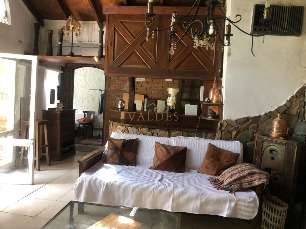 Casa en Venta y Alquiler Anual en Pinares. 4 dormitorios y 3 baños. Piscina