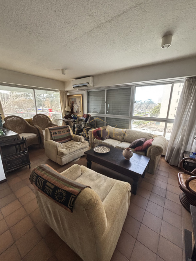 Apartamento en venta parada 12 Av. Roosevelt