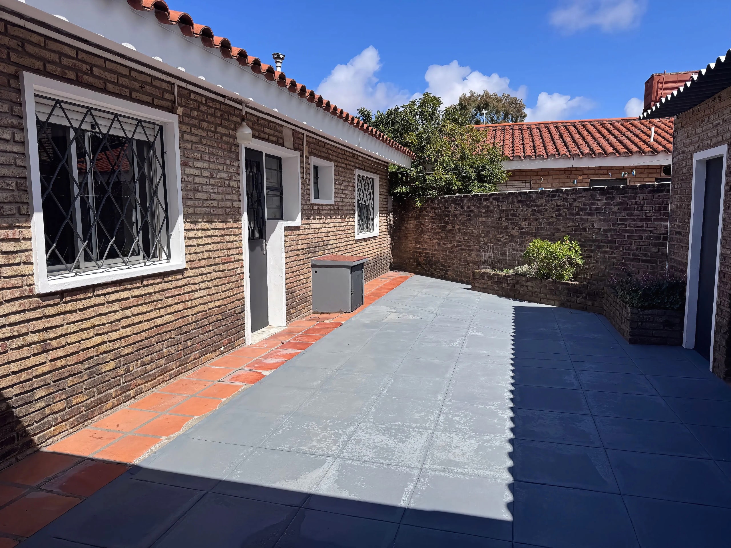 Casa en Alquiler  Shangrila Sur 3 dormitorios 2 baños  Patio Parrillero techado Garaje · Foto 4