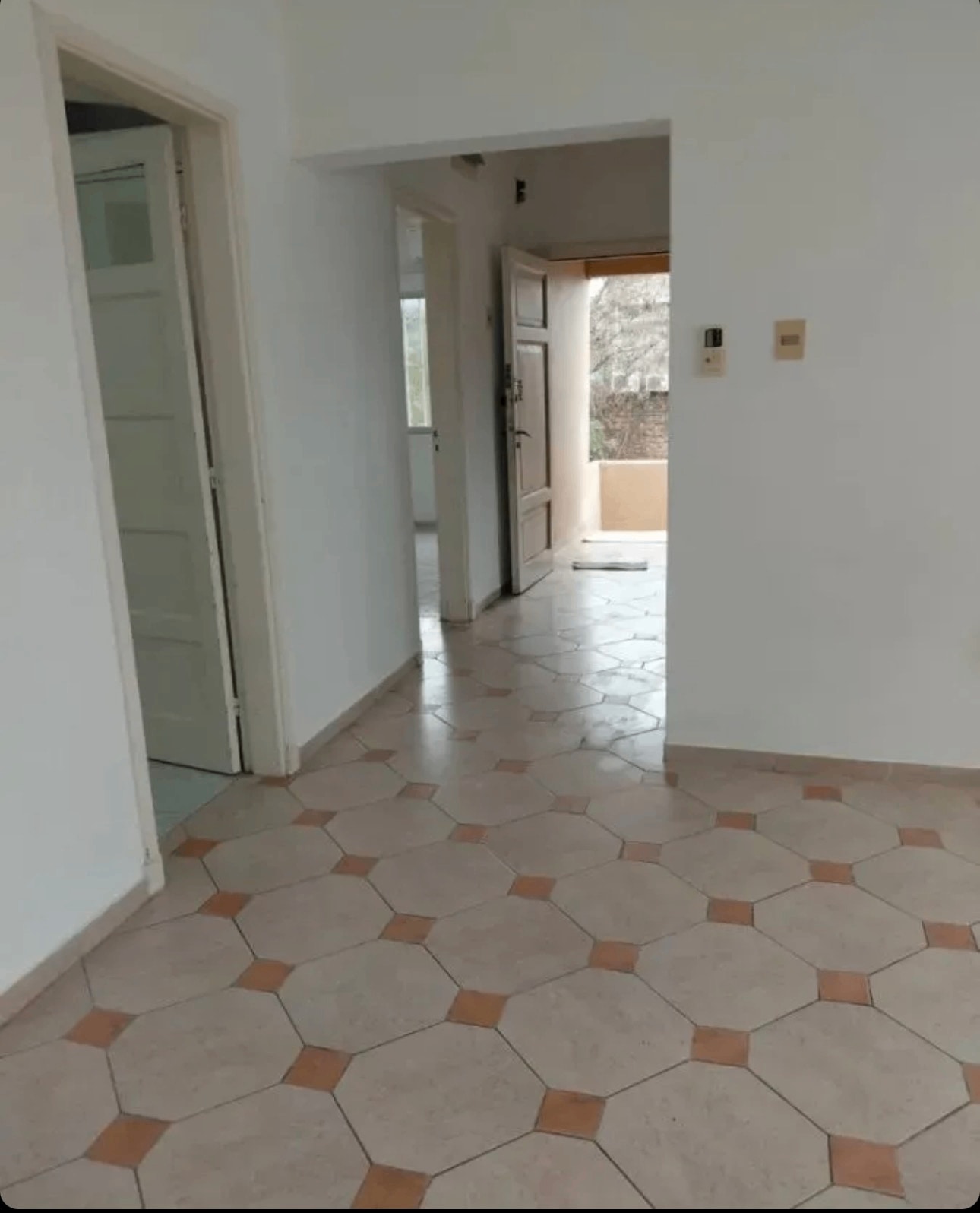 Alquiler  apartamento Malvin sur  Av. Italia 2 dormitorios , Patio, Parrillero