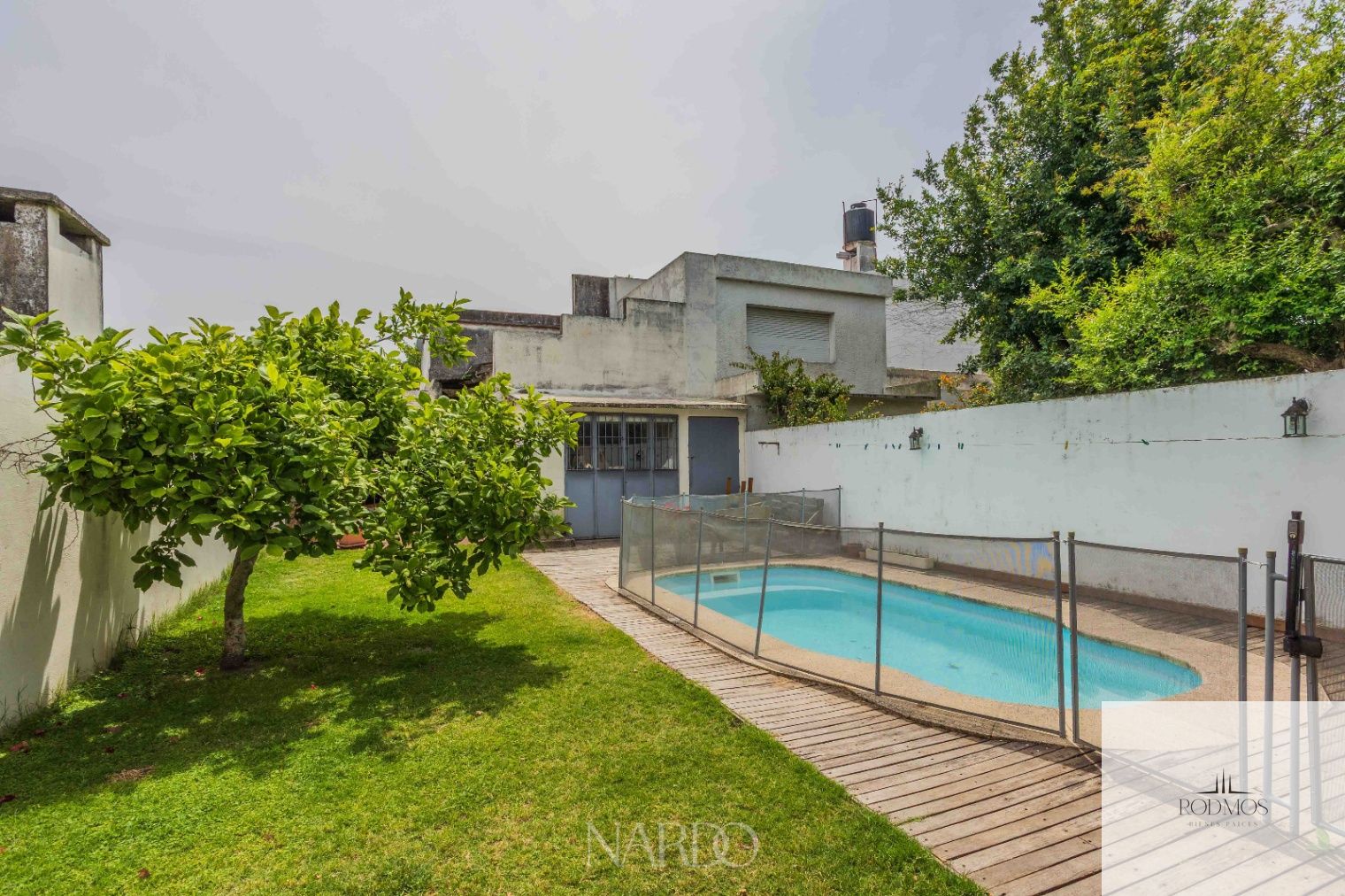 Casa al frente de solida construcción, en una zona muy tranquila del Prado