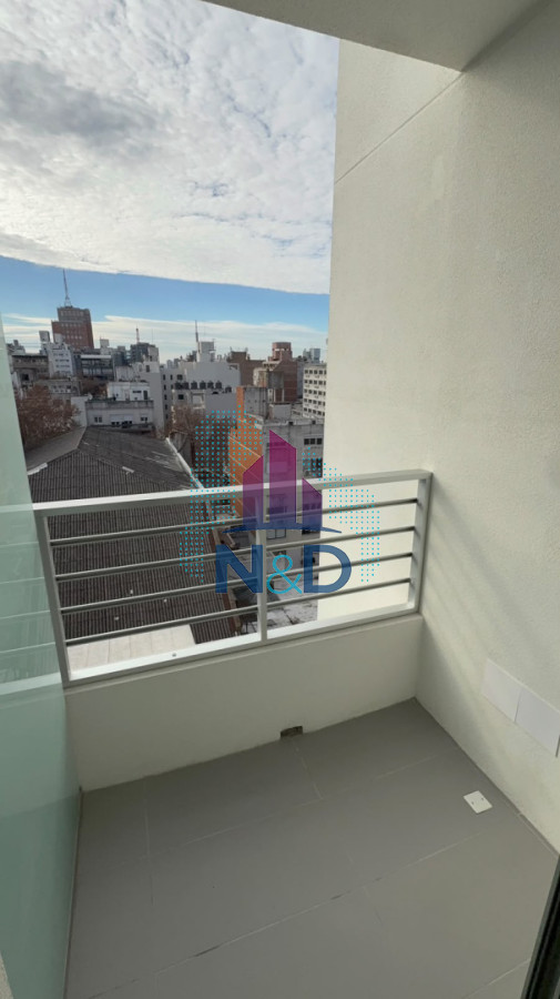 ALQUILER APARTAMENTO AL CONTRAFRENTE CON BALCÓN EN CENTRO