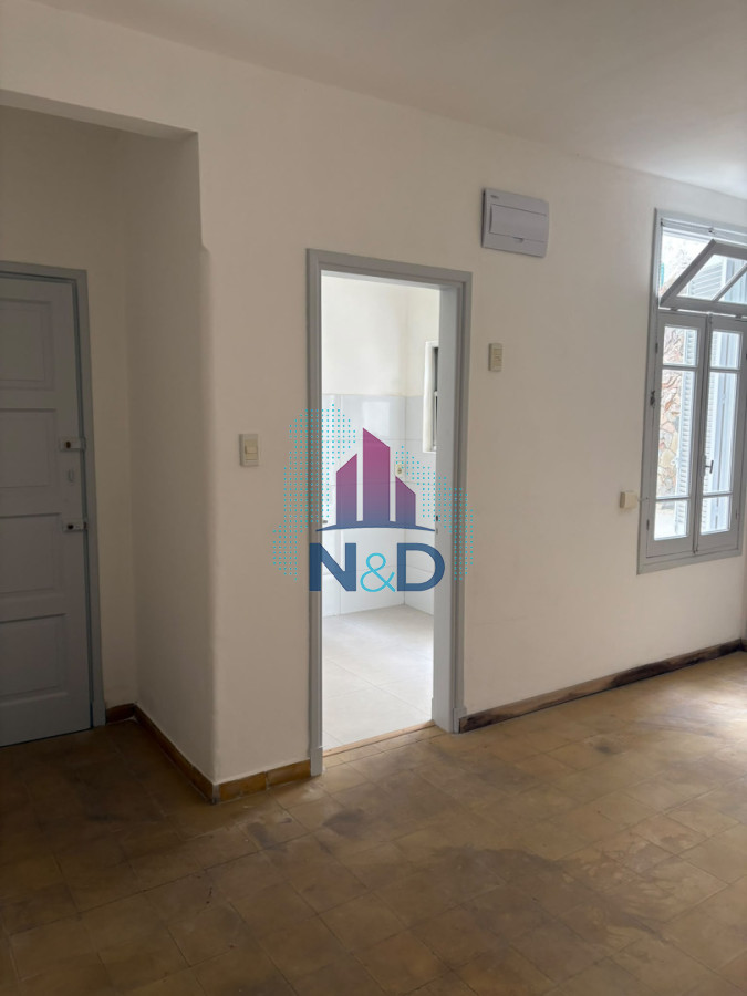 ALQUILER APARTAMENTO INTERIOR UN DORMITORIO EN PLANTA BAJA CON PATIO