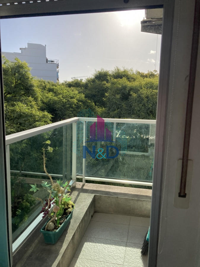 MONOAMBIENTE AL FRENTE CON BALCÓN