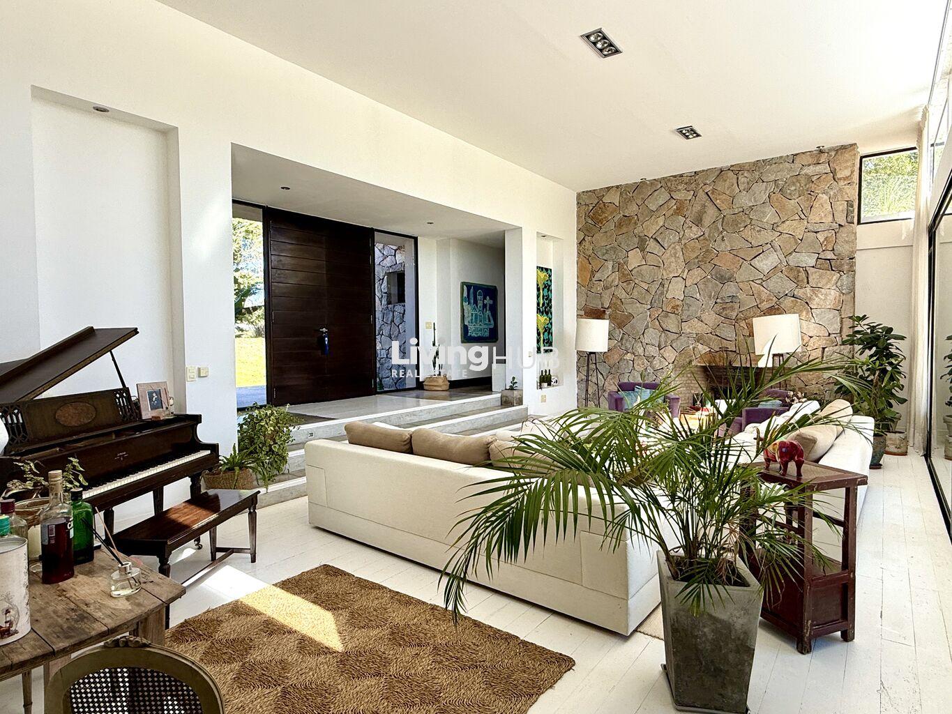 ALQUILER CASA, 4 DORMITORIOS + OFICINA + SERVICIO, PISCINA Y PARRILLERO, BARRIO PRIVADO LOMAS DE LA · Foto 4
