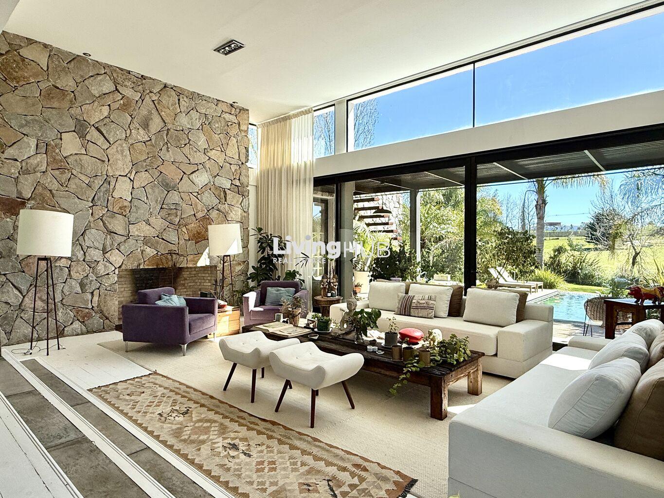 ALQUILER CASA, 4 DORMITORIOS + OFICINA + SERVICIO, PISCINA Y PARRILLERO, BARRIO PRIVADO LOMAS DE LA · Foto 3