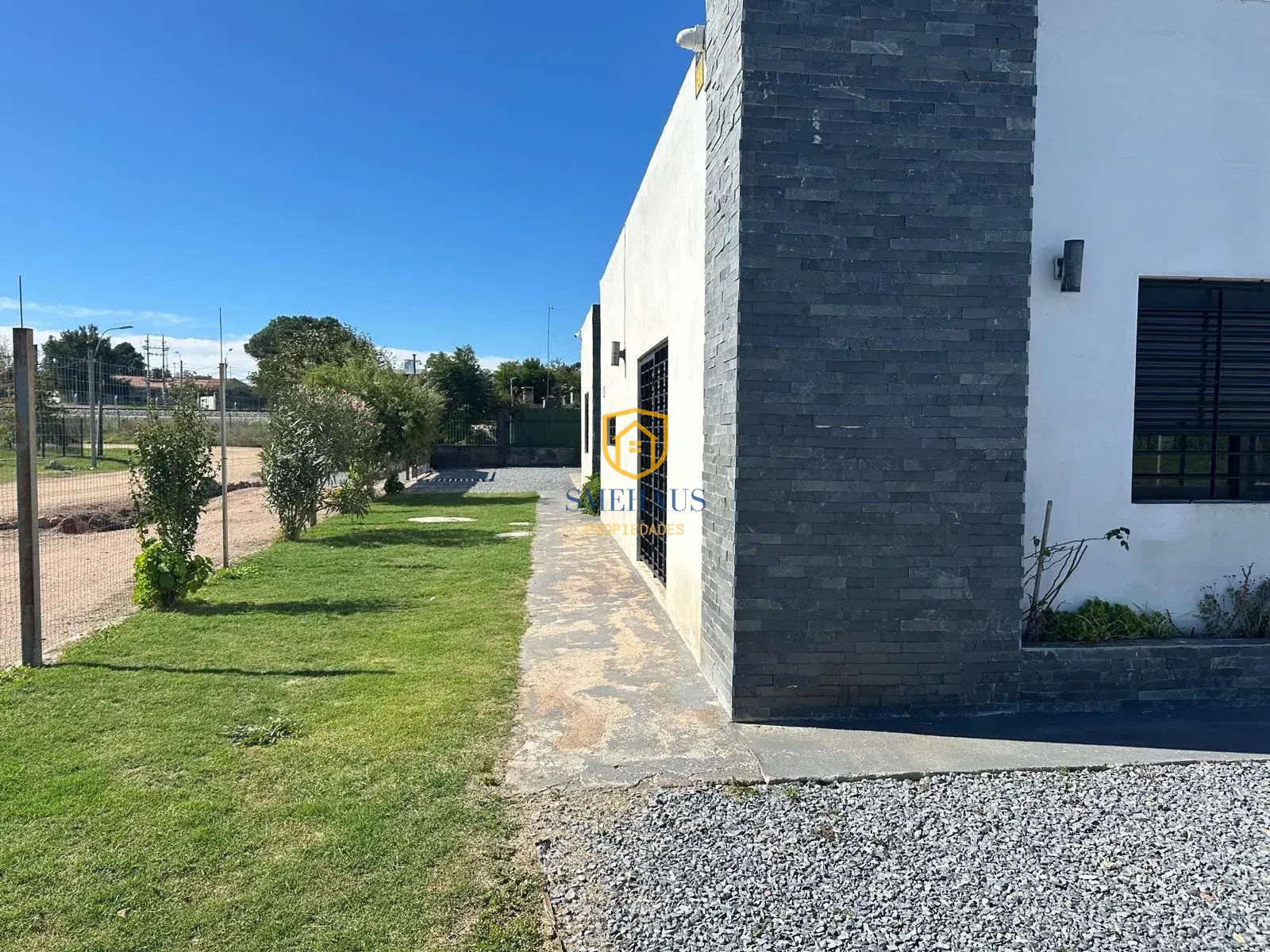 Casa en alquiler en Progreso con 3 dormitorios ideal empresa