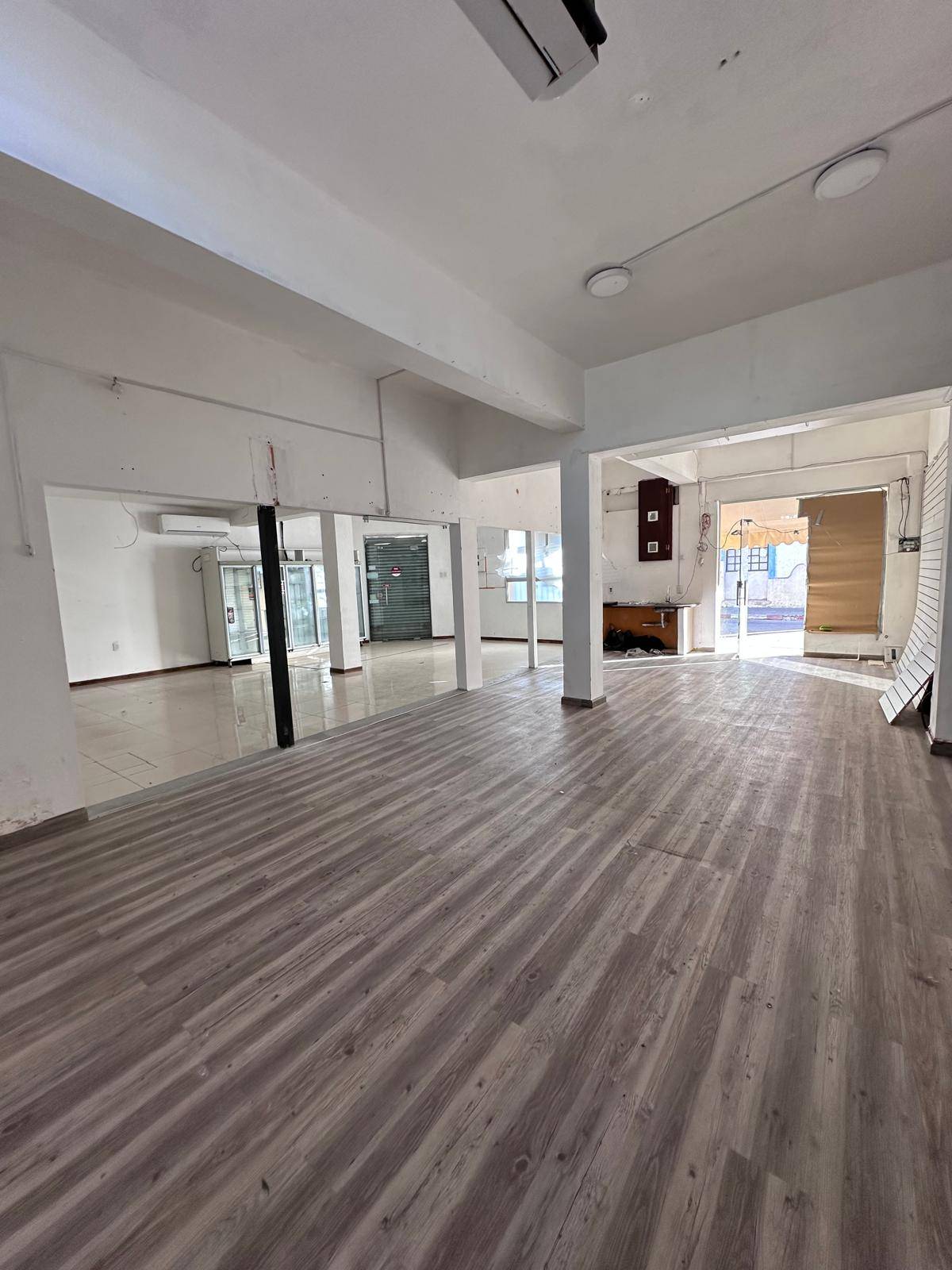 Local Comercial en alquiler con cochera en Canelones con 120 m2 · Photo 1
