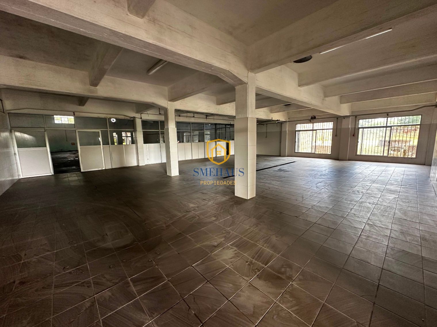 Galpón en alquiler en Canelones con 1000 m2, oficinas, apto y rampa de carga · Photo 5