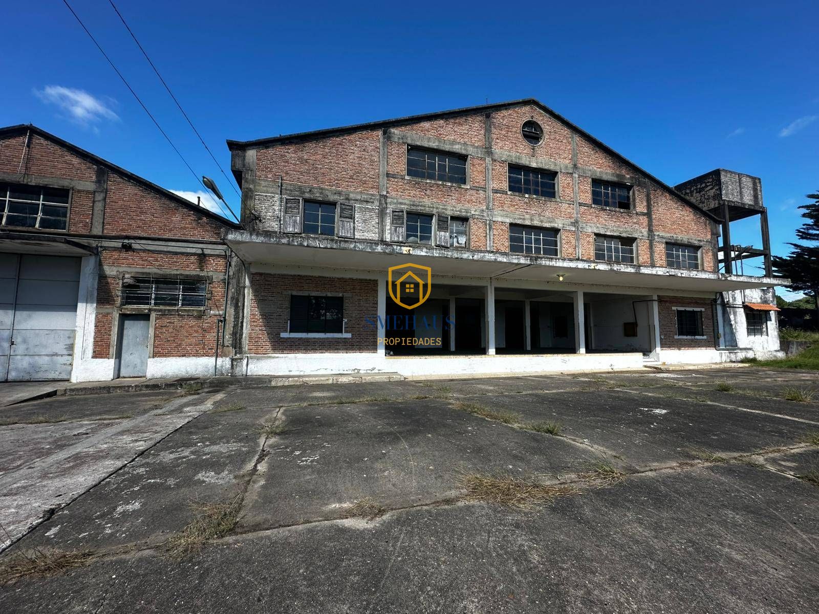 Galpón en alquiler en Canelones con 1000 m2, oficinas, apto y rampa de carga · Photo 2
