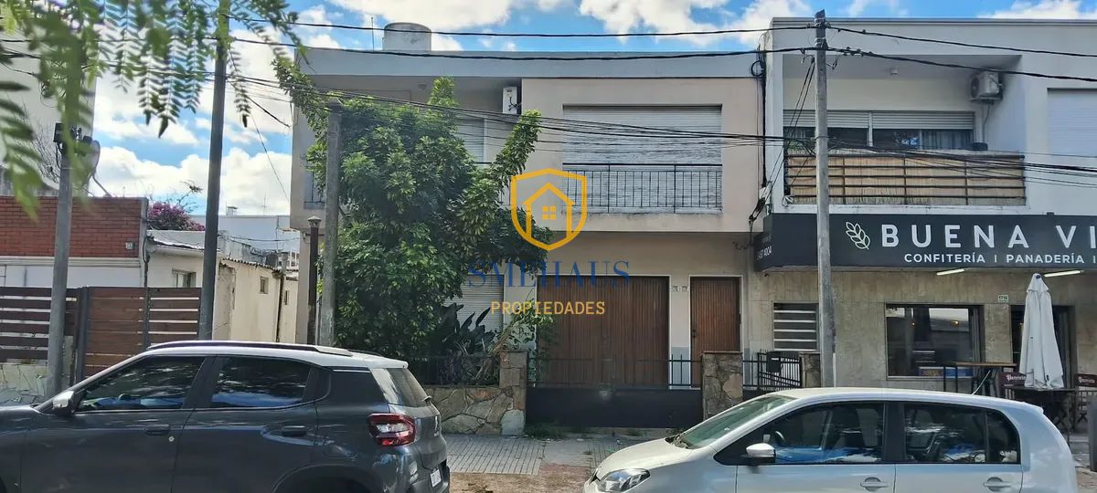 Casa en alquiler c/ cochera en Buceo