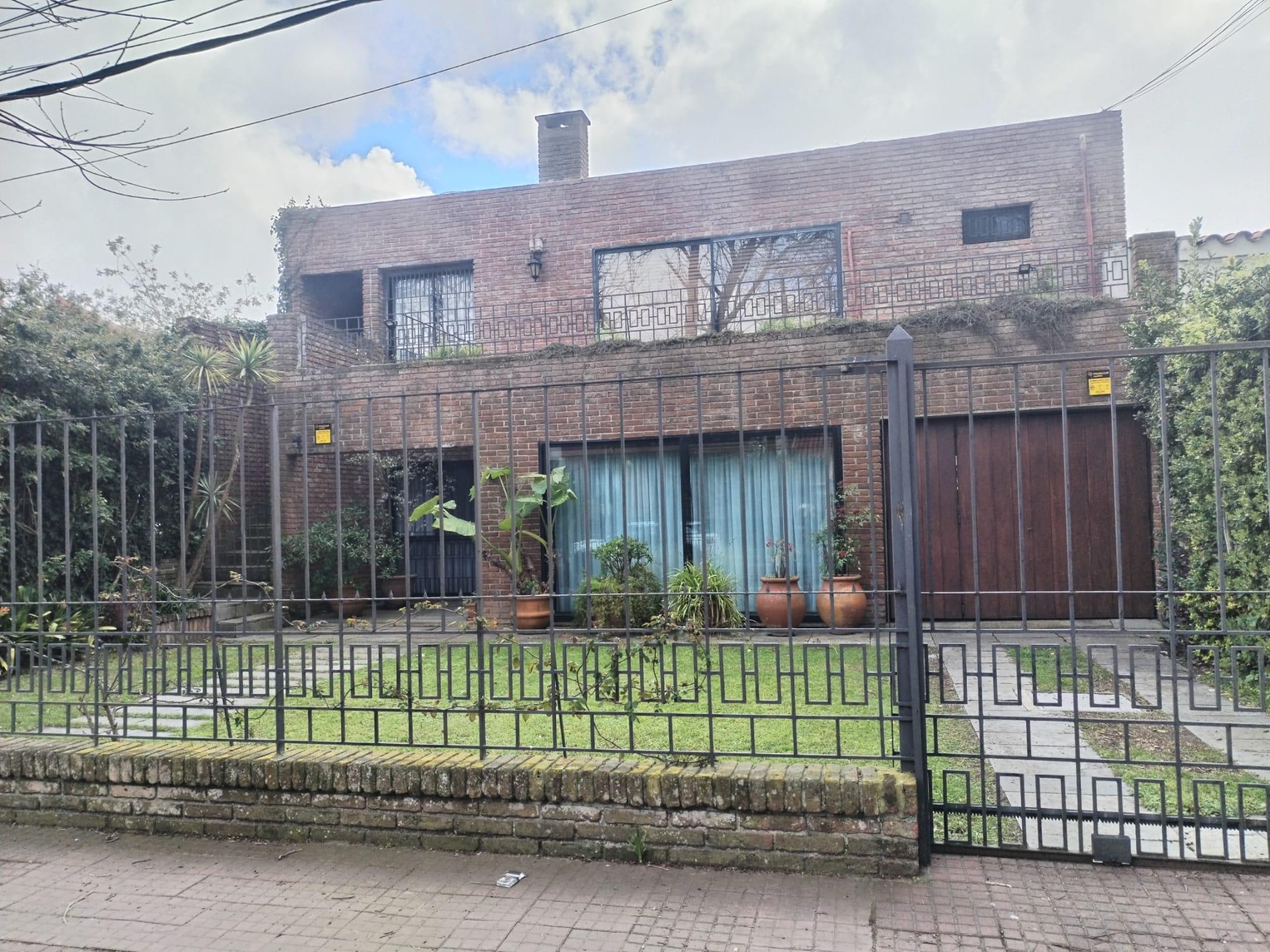 Casa en venta 5 dormitorios c/piscina en Punta Gorda