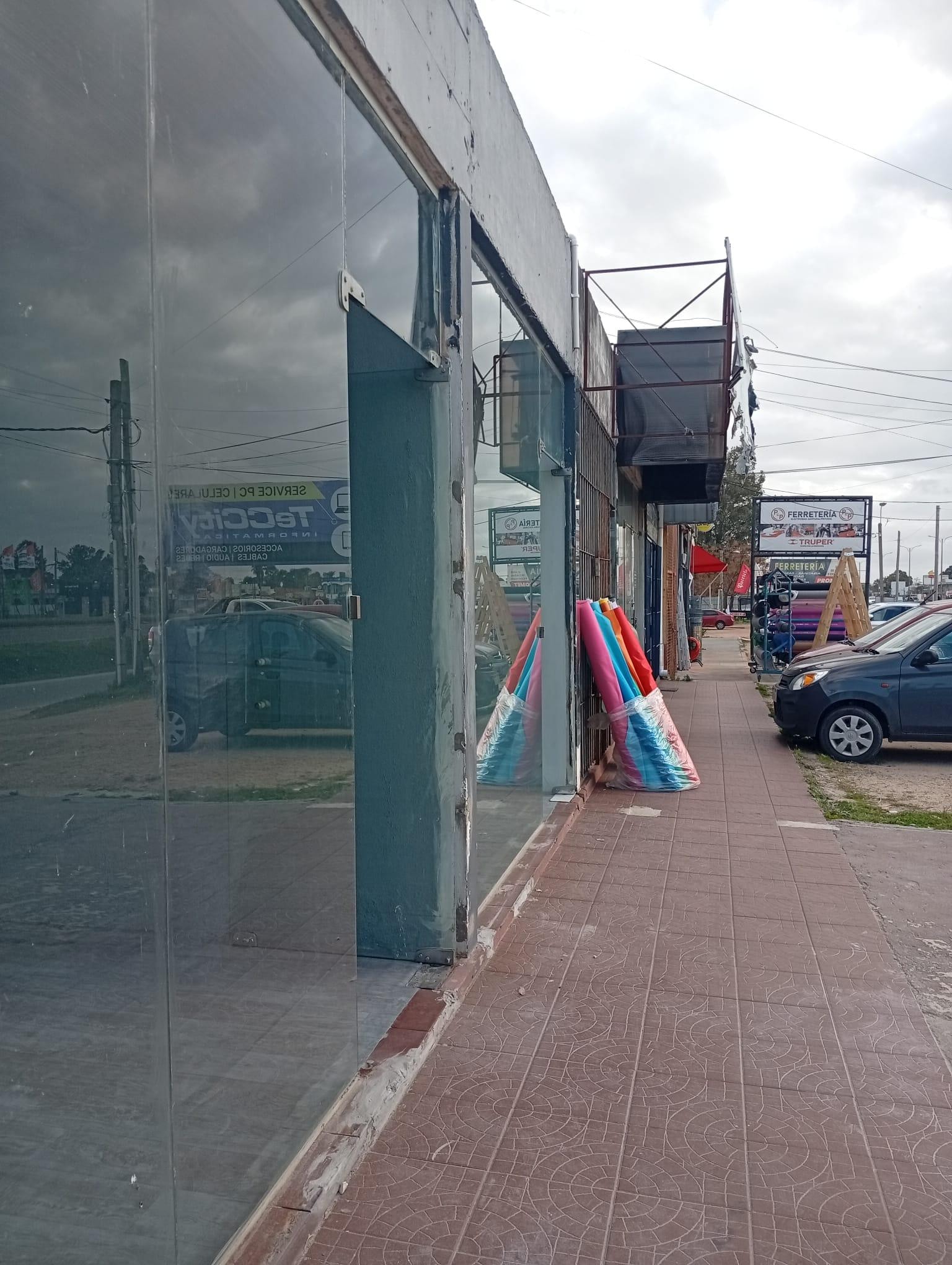 Alquiler Local Comercial sobre Av. Giannattasio Solymar Sur · Foto 4