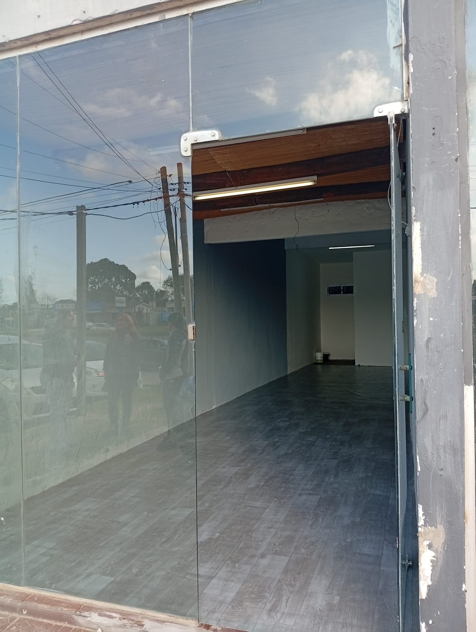 Alquiler Local Comercial sobre Av. Giannattasio Solymar Sur