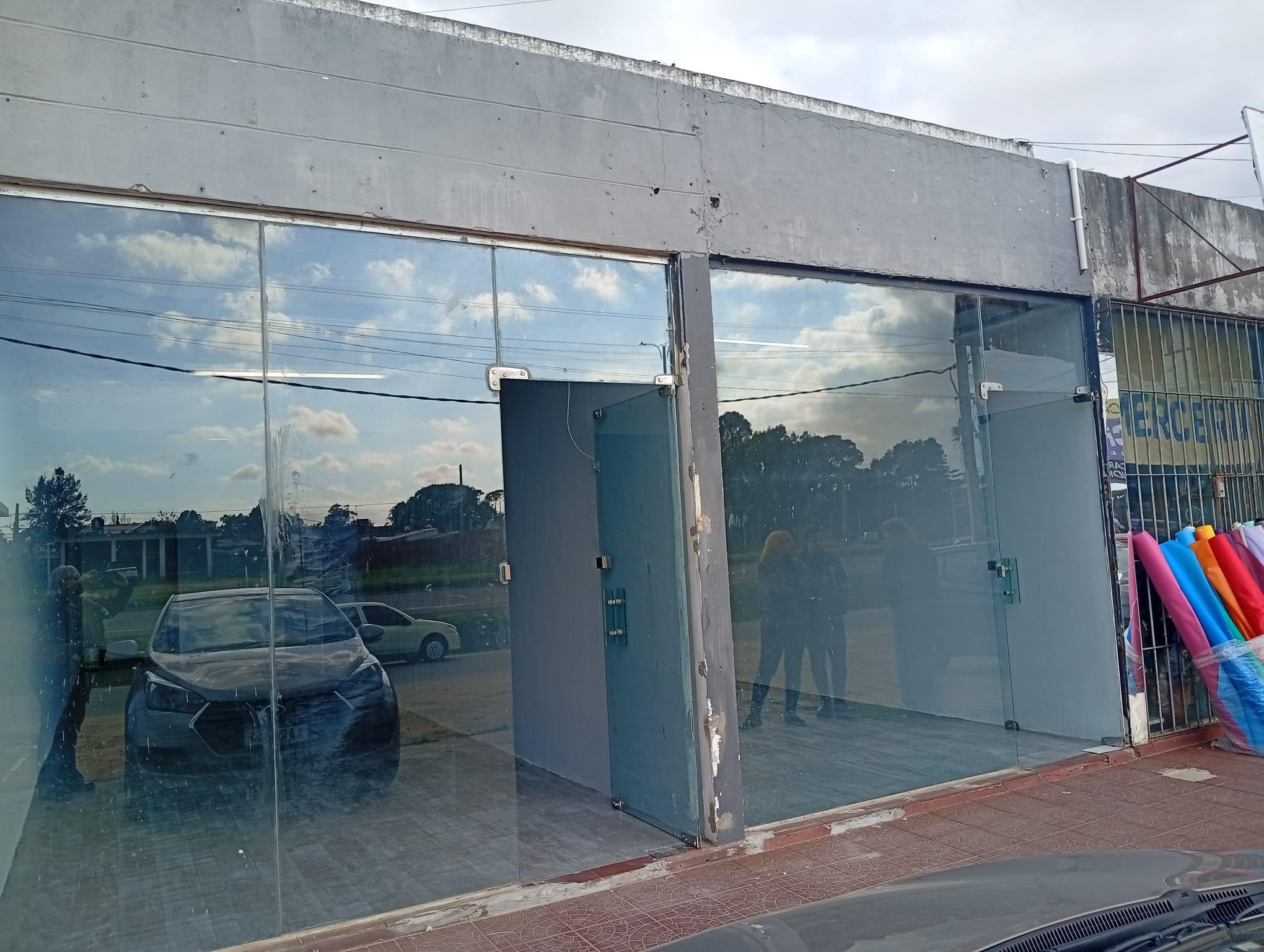 Alquiler Local Comercial sobre Av. Giannattasio Solymar Sur · Foto 10