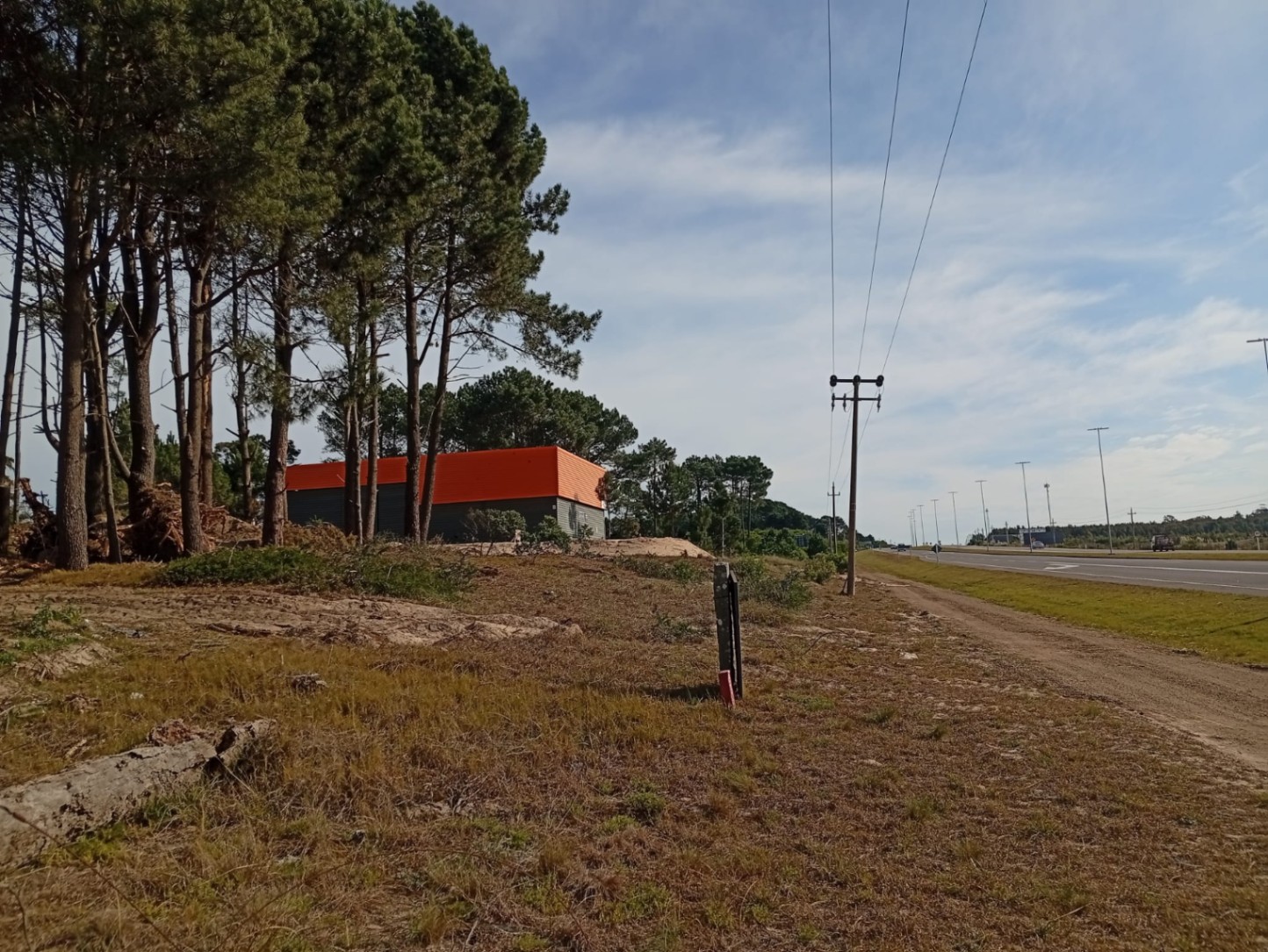 Galpón en alquiler de 1050m2 ubicado en Santa Lucía del Este